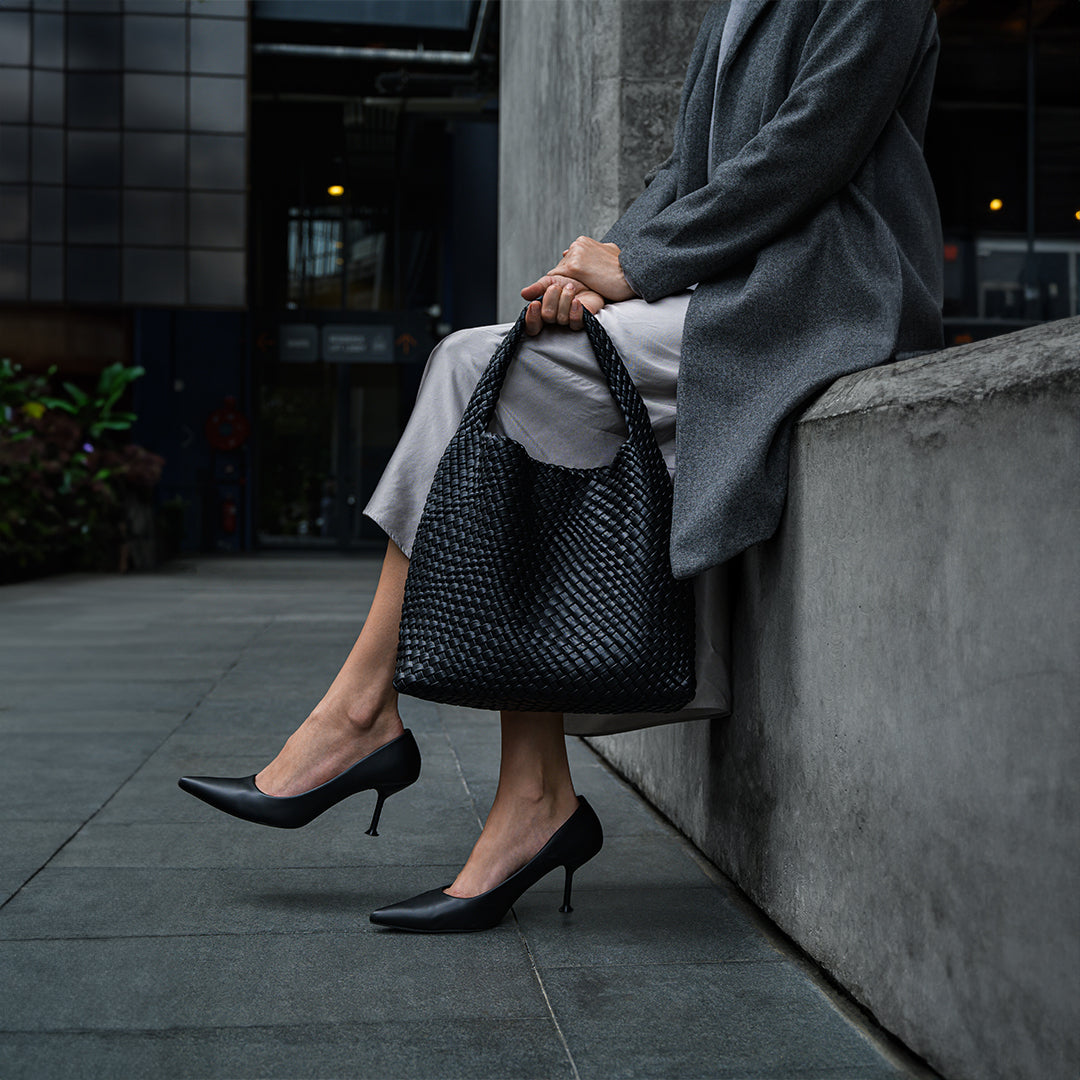 Sophia Elegant Vegan Leather Shoulder Bag in Black, showcasing a sleek design and extra-large capacity. 2